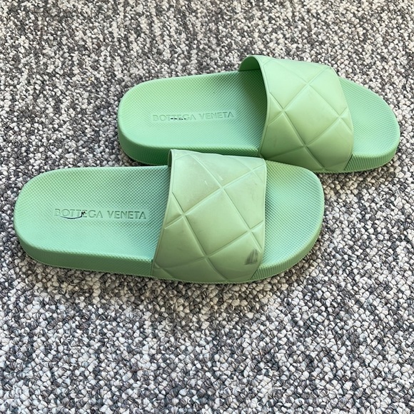 ✨ Authentic Women’s Bottega Veneta Padded Slide Sandal in Pistachio, Size 6Us - Picture 3 of 4